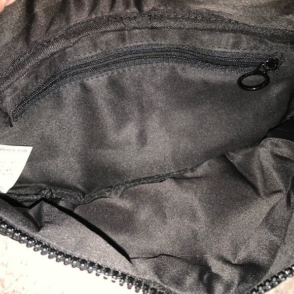 Black Quilted unisex Crossbody belt Bag - Picture 2 of 3